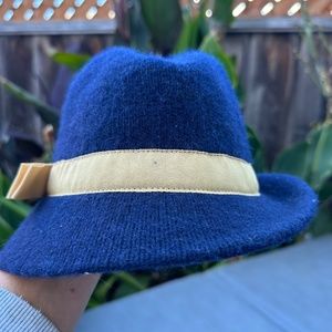 Cute lil vintage blue cloche hat